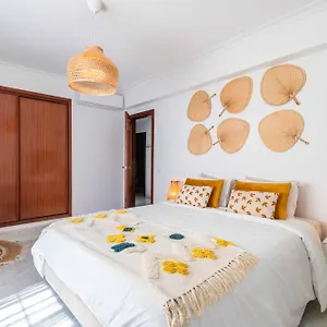 Flat With Ac, Wifi, Netflix, Balcony - 3 Min From The Beach Apartamento Armação de Pêra